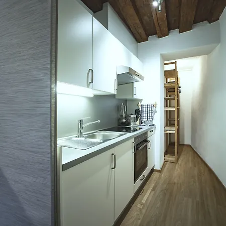 Basic Downtown Appartement