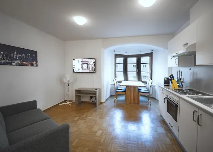 Basic Downtown Apartment *