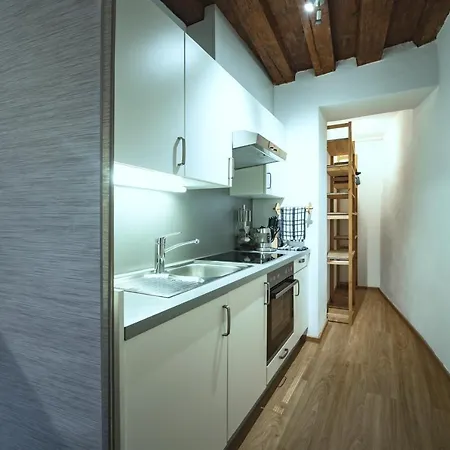 Basic Downtown Apartament